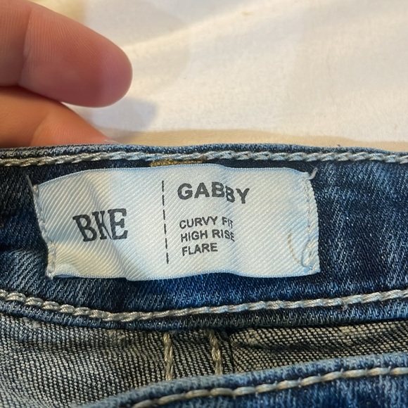 BKE Gabby 29 - Picture 3 of 5